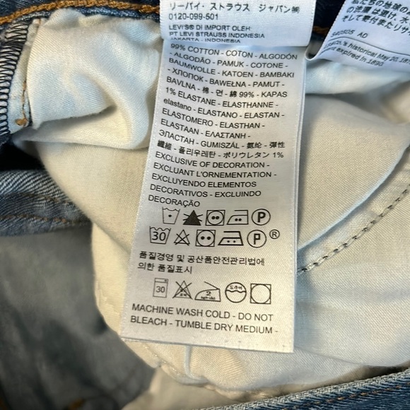 Levi’s Premium Wedgie Icon High Rise Tapered Leg Distressed Button Fly size 30 - Picture 9 of 9